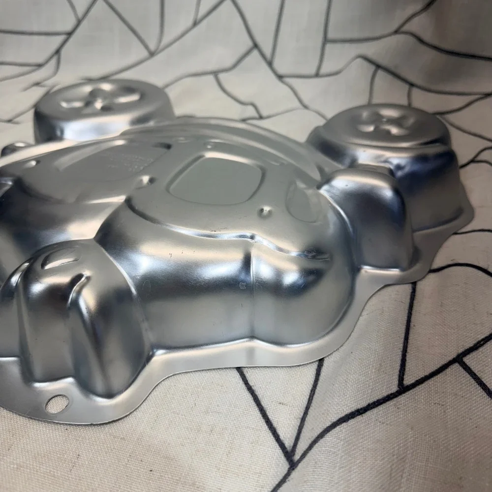 Wilton Princess Carriage Pan OS Silver Aluminum Shaped Cake Mold 2105-0250